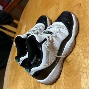 Air Jordan 11 Retro Low Emerald